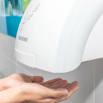 7 Vantagens de usar o secador de mãos no banheiro